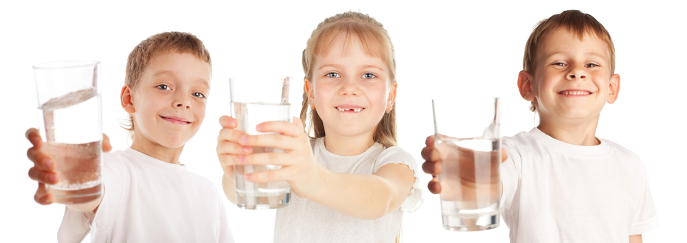 kids drinking water